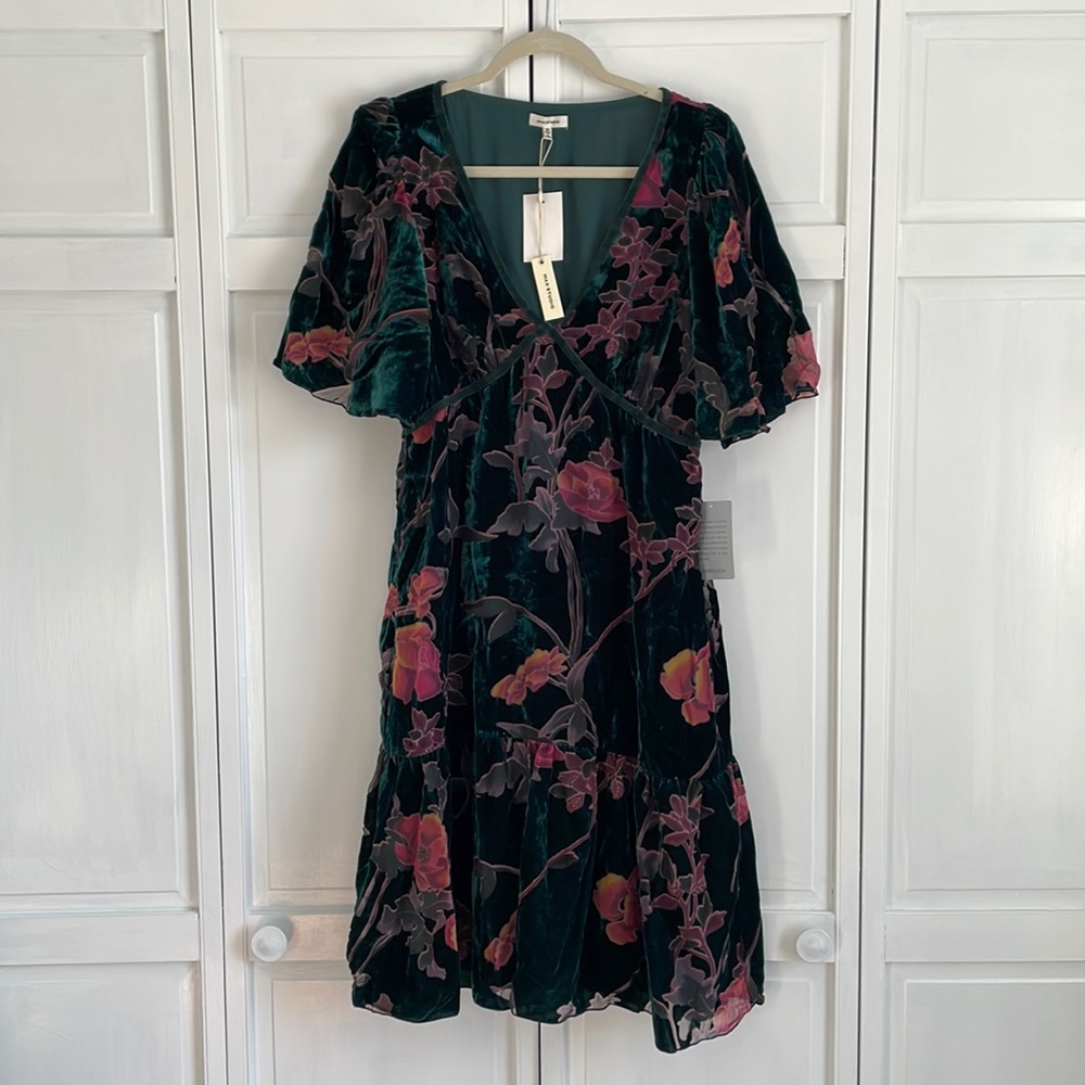 Flutter sleeve dress